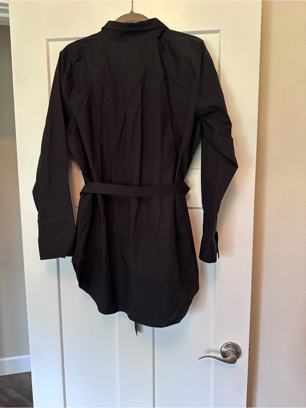 Cute black Banana Republic top - Picture 2 of 7